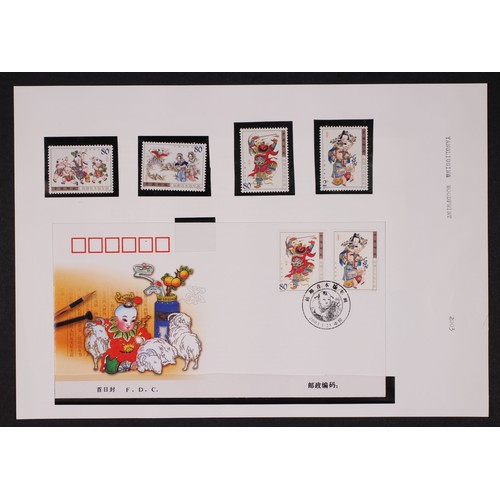 372 - An accumulation of Chinese issues from the 1980s to 2000s in multiple volumes, including mint sets, ... 