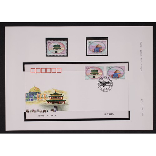 372 - An accumulation of Chinese issues from the 1980s to 2000s in multiple volumes, including mint sets, ... 