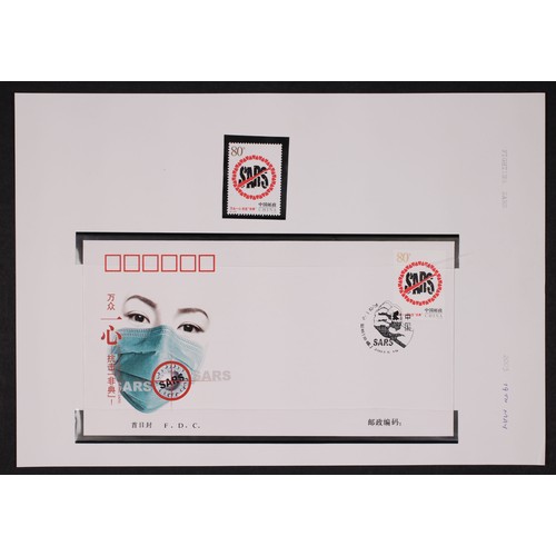 372 - An accumulation of Chinese issues from the 1980s to 2000s in multiple volumes, including mint sets, ... 