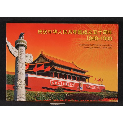 372 - An accumulation of Chinese issues from the 1980s to 2000s in multiple volumes, including mint sets, ... 