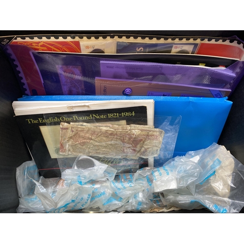 129 - An accumulation of UK 20th Century circulated coins plus a small collection of modern UK TPO receipt... 