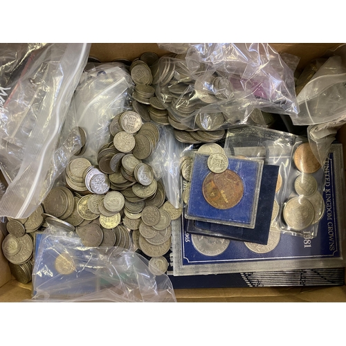 7 - A World coin accumulation mainly 20th Century including collection of modern USA Quarters, various G... 