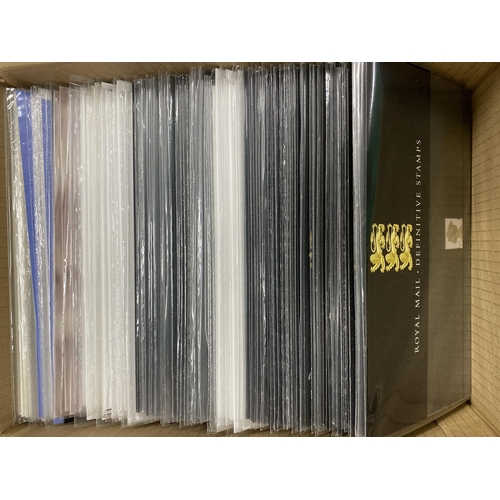 824 - A duplicated accumulation of QEII decimal Definitive presentation packs from the 1980s to 2000s, fac... 