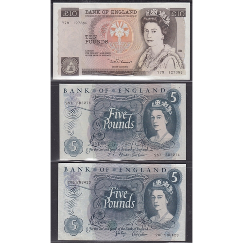 39 - A small group of nine UK QEII banknotes in good condition from £1 to £20, including Chief Cashiers P... 