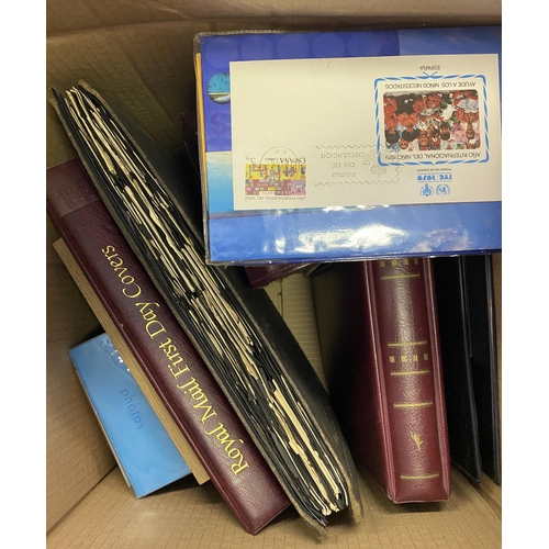 151 - A mint and used World stamp collection in 40+ albums and stock books, mainly mid modern period, incl... 