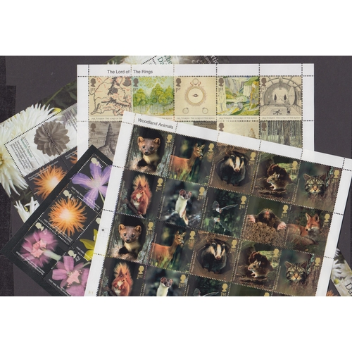 144 - A collection of mint and used GB stamps, in albums and loose, strength in mint QEII decimal issues i... 