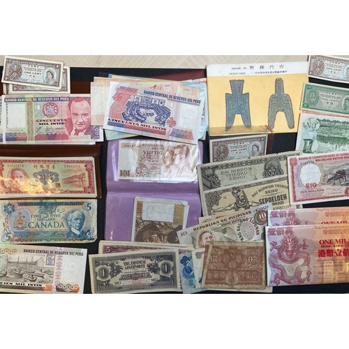 4 - A World 20th & 21st Century banknote collection, including uncirculated and circulated notes includi... 