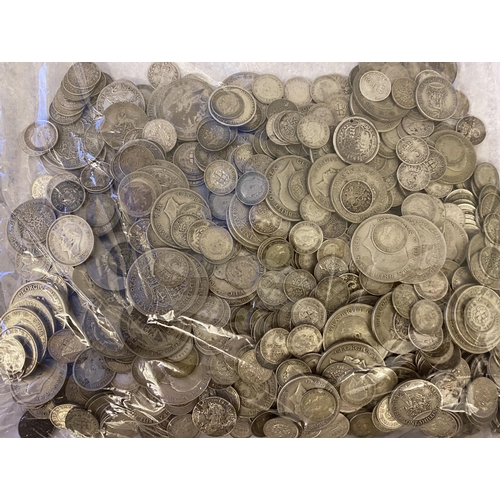 8 - An accumulation of circulated UK pre-1947 silver coins from 3d to 2/6-, weight 1.9 Kilos, mixed cond... 