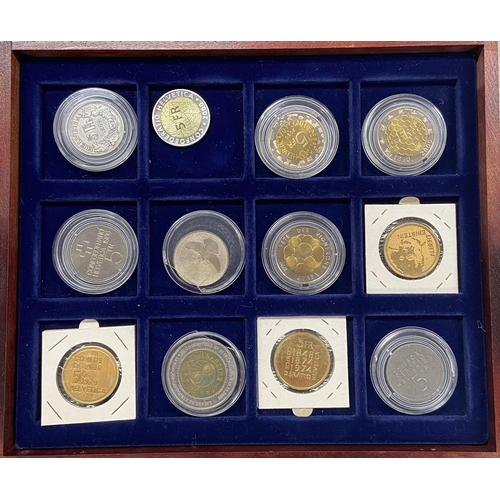 35 - A collection of 20th Century 40+ Swiss 5Fr coins, from various editions