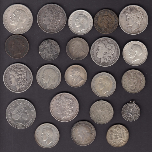 49 - A small accumulation of circulated mainly loose 20th Century World coins, including UK pre 1947 silv... 