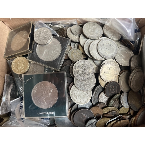 49 - A small accumulation of circulated mainly loose 20th Century World coins, including UK pre 1947 silv... 