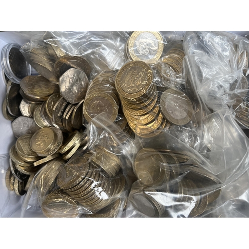 An accumulation of circulated UK 50p to £2 decimal commemorative coins ...