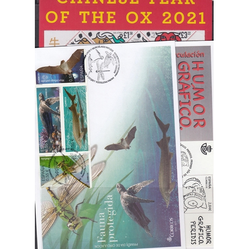 200 - A large World FDC collection in 49 RM albums and loose, from 1957 to 2022 including covers for New Z... 