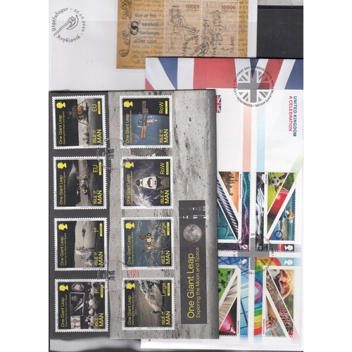 200 - A large World FDC collection in 49 RM albums and loose, from 1957 to 2022 including covers for New Z... 