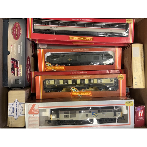 424 - An accumulation of boxed model trains and cars, including modern Hornby 00-gauge scale models, noted... 