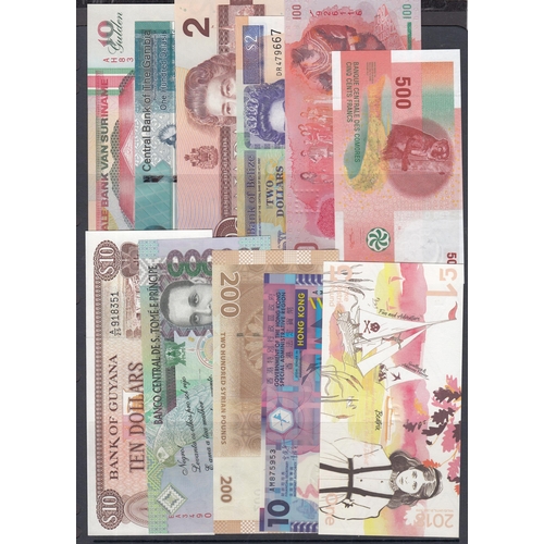 70 - A collection of World circulated and un-circulated banknotes (hundreds), mainly 20th Century, noted ... 