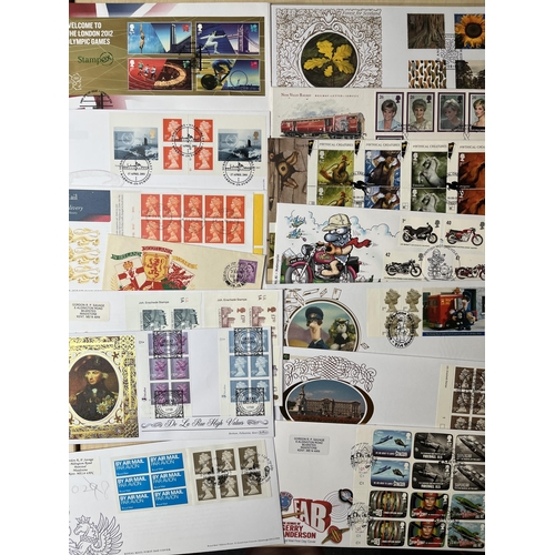 316 - A large GB QEII FDC collection in 130+ albums, from the 1970s to 2015, including Commemorative Cylin... 