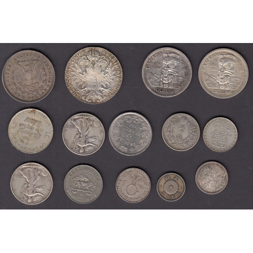 121 - A small accumulation of World 20th Century circulated coins, including some silver coins, noted 1947... 