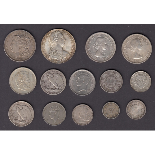 121 - A small accumulation of World 20th Century circulated coins, including some silver coins, noted 1947... 