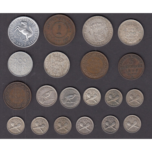 107 - A group of x20 World mainly 20th Century coins, including silver British Commonwealth, noted New Zea... 