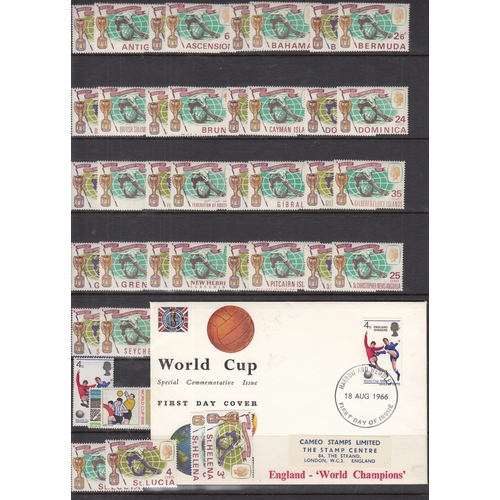 424 - A general world collection of stamps housed in packets, albums, loose etc mint & used, noted an enve... 