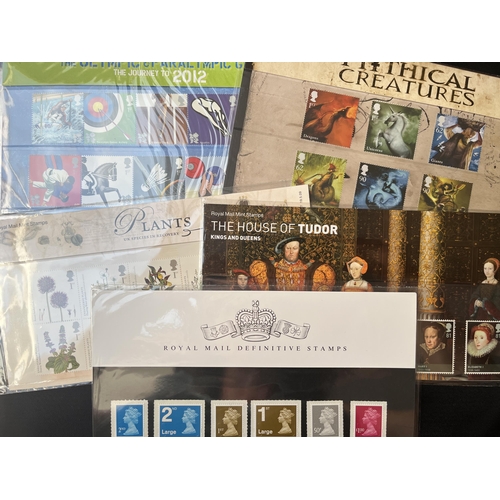 322 - A comprehensive collection of GB presentation packs for the period 1964 to 2009, noted all the early... 