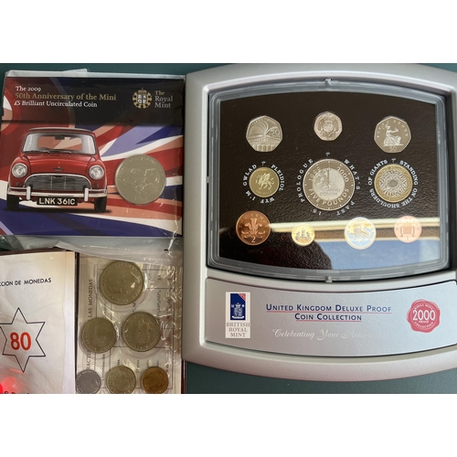 92 - A World coin and medallion accumulation in boxes and loose, mainly 20th Century UK noted various UK ... 