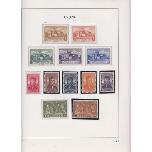 353 - A mint and used Spanish stamp collection in x3 pre-printed Davo albums from to 1999, with a smatteri... 