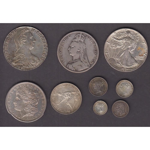 7 - A collection of world coins mainly circulated 20th Century, strengh in silver coins including USA 18... 