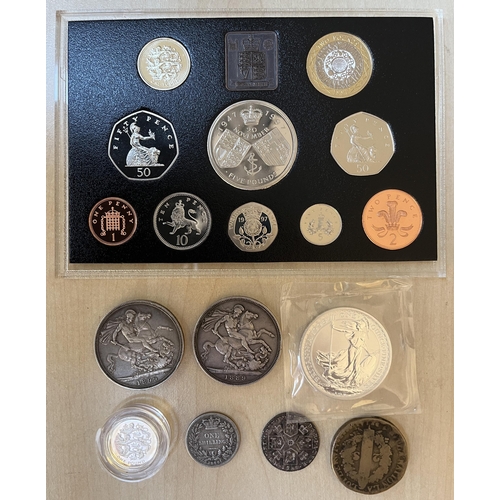 100 - A small accumulation of UK coins, mainly circulated 20th Century, noted 160g of circulated silver 3d... 