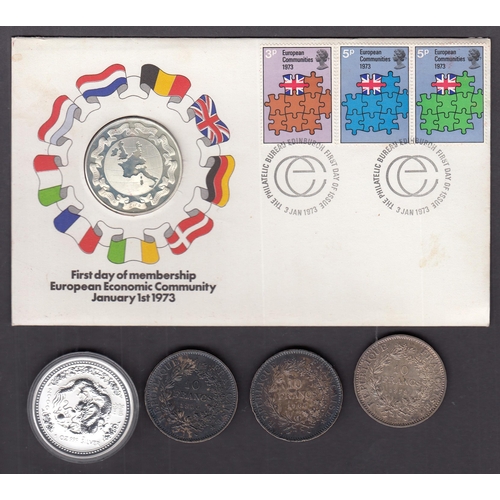 9 - A small accumulation of World coins, mainly 20th Century UK QEII Crowns, noted 1999 Australia silver... 