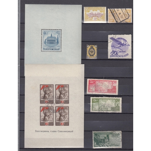 241 - Russia collection of used neatly presented on pages in 3 albums, a few earlier issues, then useful r... 