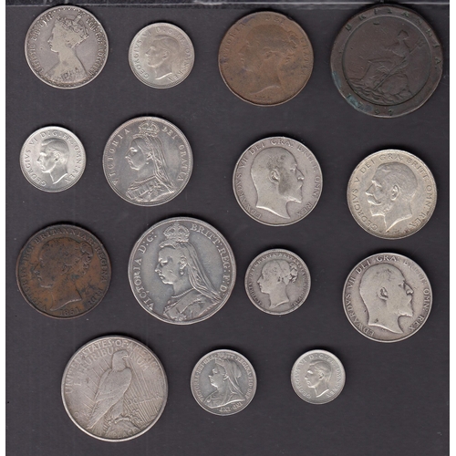 121 - A small accumulation of mainly UK circulated coins from the 19th and 20th Century, noted 315g of UK ... 