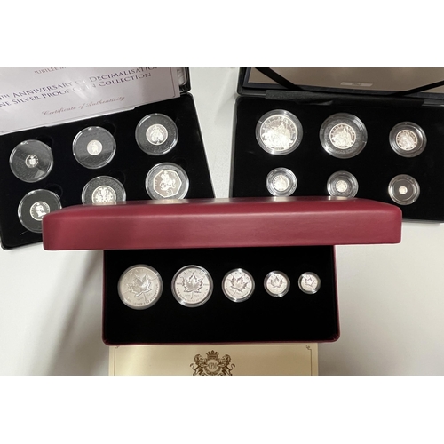 23 - A collection of x21 modern Silver boxed single coins and sets from around the World including many p... 