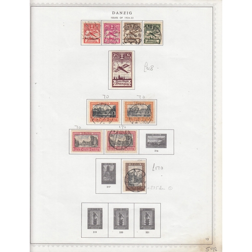 446 - 1920/38 collection on pages, mint and used, a decent little collection with a catalogue of around £1... 