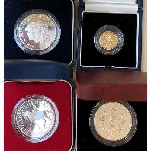 9 - A small collection of UK mainly QEII coins, including 1977/1981/1993 silver boxed Crowns and 1998 go... 