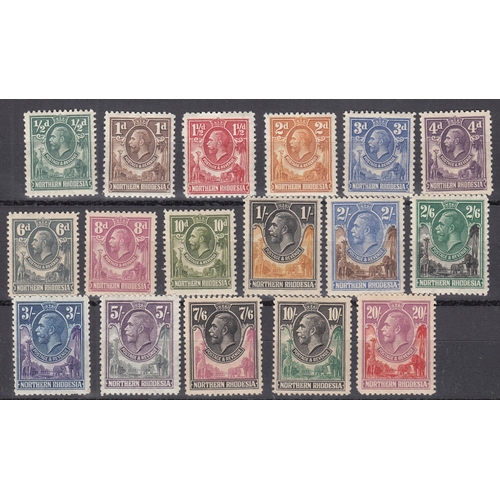 681 - 1925 set of 17v to 20/- mint, lightly mounted, slight gum toning on higher values, Cat £800, SG1/17.