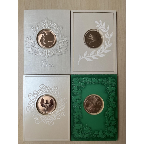 25 - A group of x4 Franklin Mint Peace medals, encapsulated in original folders.