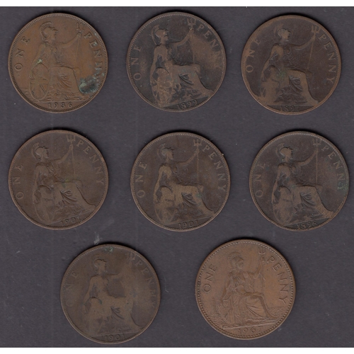 118 - A small accumulation of Chinese/ Japanese x5 coins and x7 banknotes, includes 1940s Japanese Militar... 