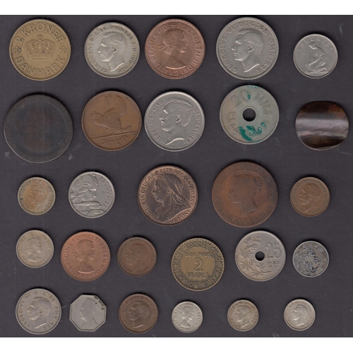 127 - A World coin collection mainly from the 19th & 20th Century circulated coins plus banknotes, strengt... 