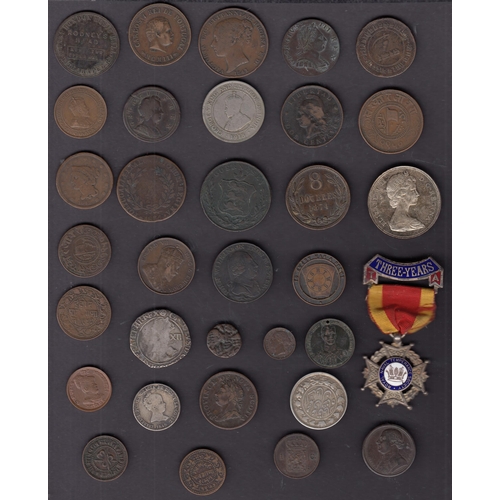 146 - An accumulation of World mainly 19th & 20th Century circulated coins, including Indian States, Token... 