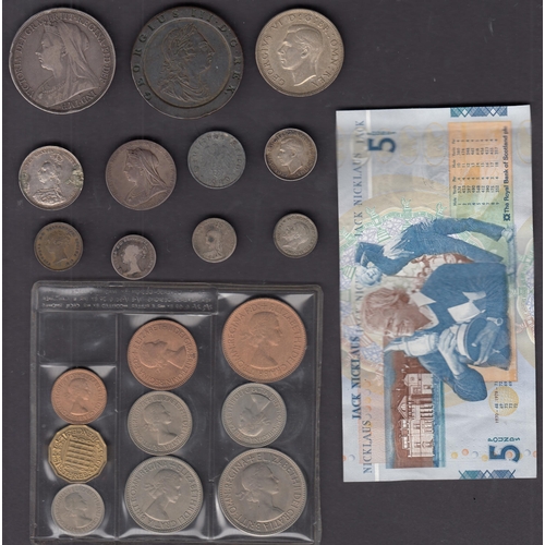 147 - An accumulation of World mainly 20th Century circulated, many assorted into bags, strength in UK coi... 