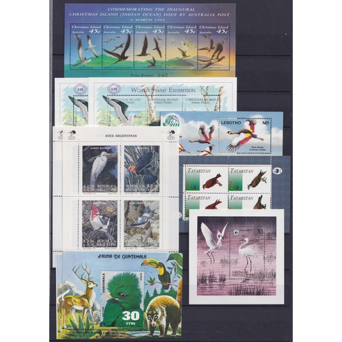 400 - Birds u/m mini sheets accumulation in stock book with 44 well filled pages, a most attractive all wo... 