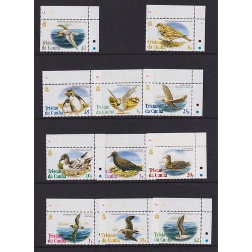 401 - A x3 volume mint and used collection on Birds from around the World, mainly collected in sets plus m... 