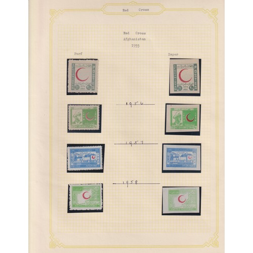 402 - A good collection on Red Cross stamps from the 1910s to 2000s, including stamp sets and mini sheets ... 