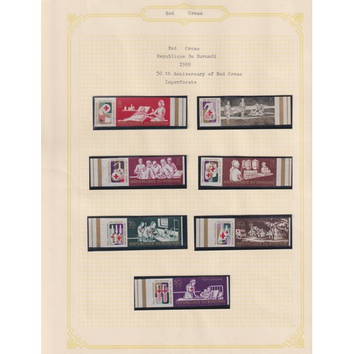 402 - A good collection on Red Cross stamps from the 1910s to 2000s, including stamp sets and mini sheets ... 