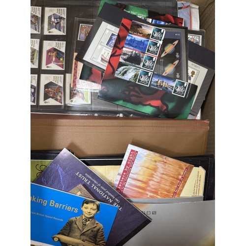 411 - An accumulation of GB QEII, sets, part sets and booklets, noted x22 prestige books to 2007 and x21 m... 