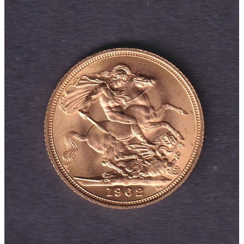 187 - UK 1962 gold full Sovereign, in good condition