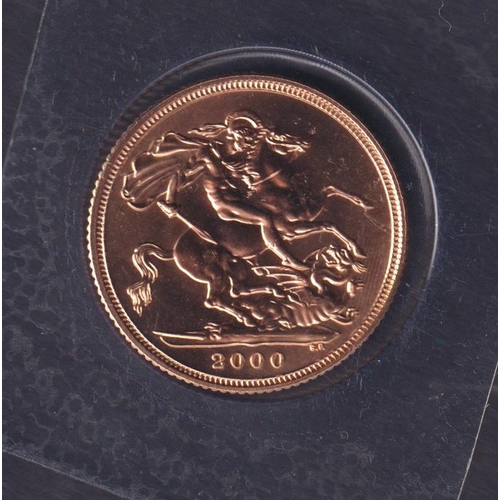 198 - UK 2000 gold full Sovereign, in good condition