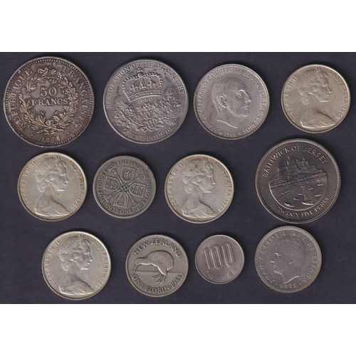 117 - An accumulation of mainly 20th Century World coins, mainly assorted into bags (weight 2.4 Kilos), wi... 